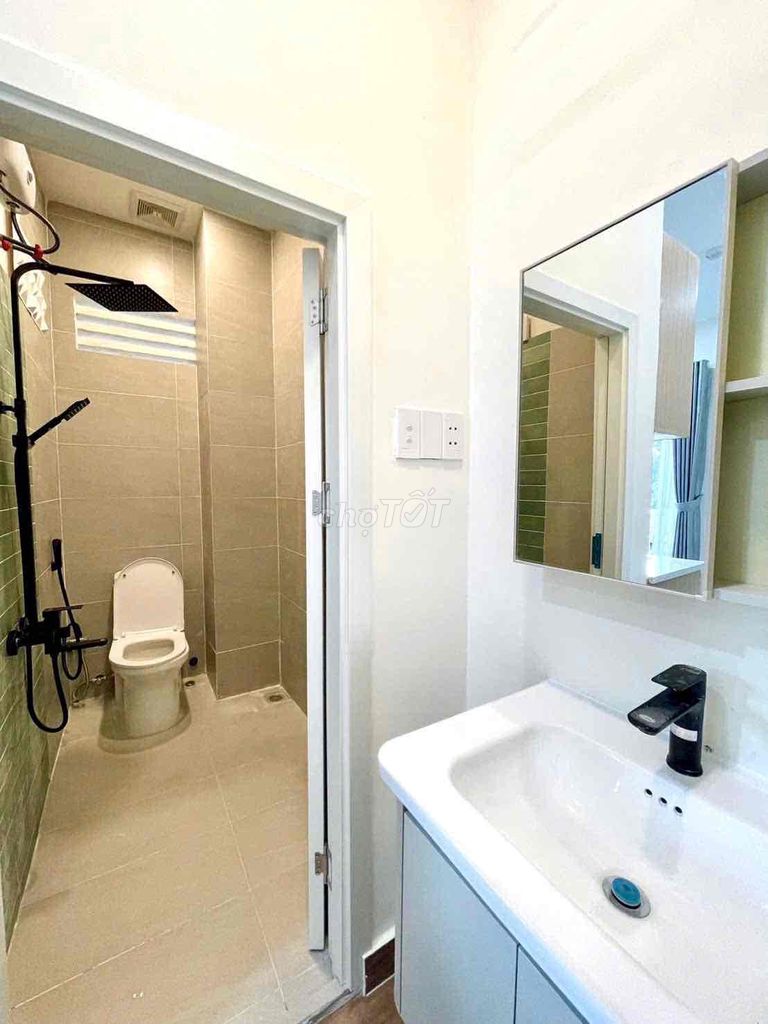 Open the service apartment immediately.