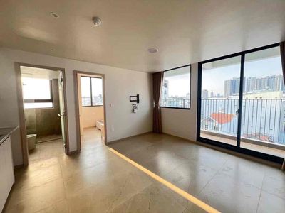 The new studio is near Bình Thạnh universities.