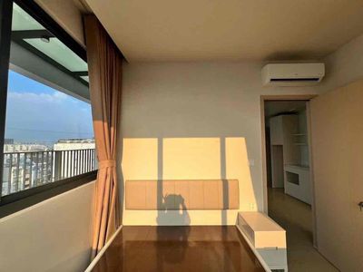The new studio is near Bình Thạnh universities.