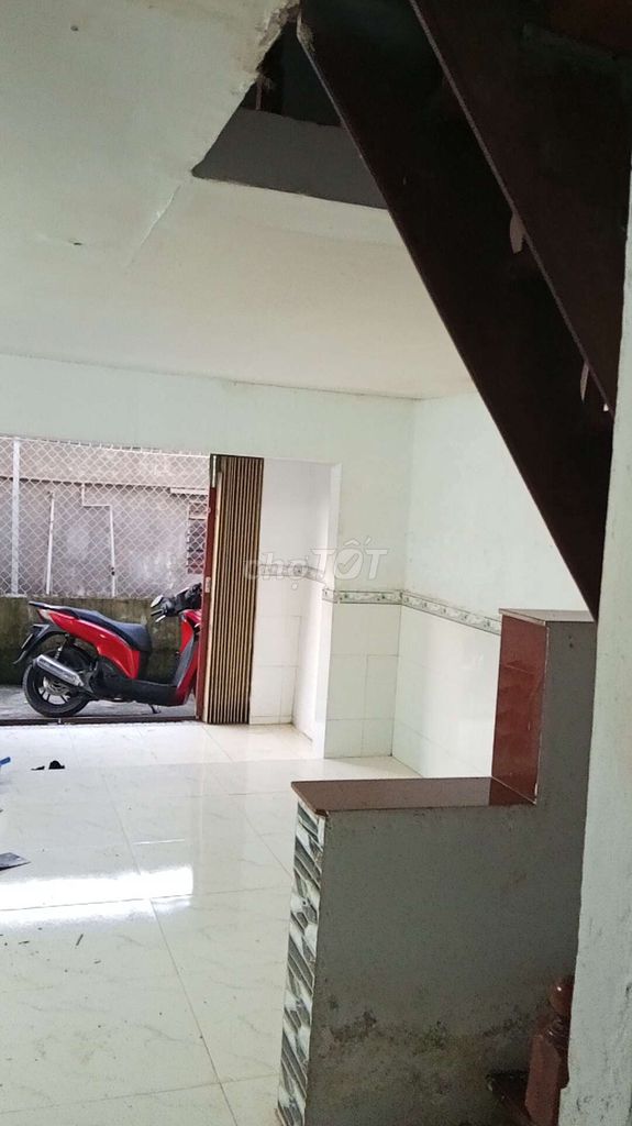 Rent a house. One floor. Two bedrooms near the bridge.