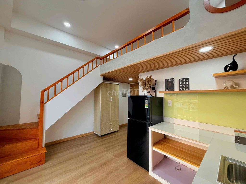 Rent room in the spring ceiling. The 7th district has a full internal guard on it.