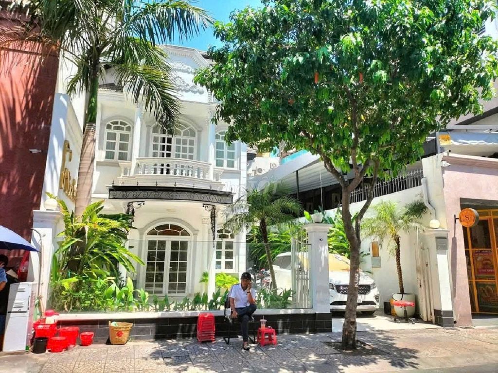 Rent a Phan Kế Bính cash house, P.Kakao, District 1 :9 mx25 meters