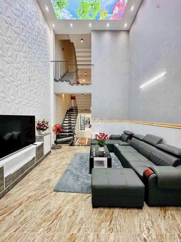 Rent the original apartment with the elevator.