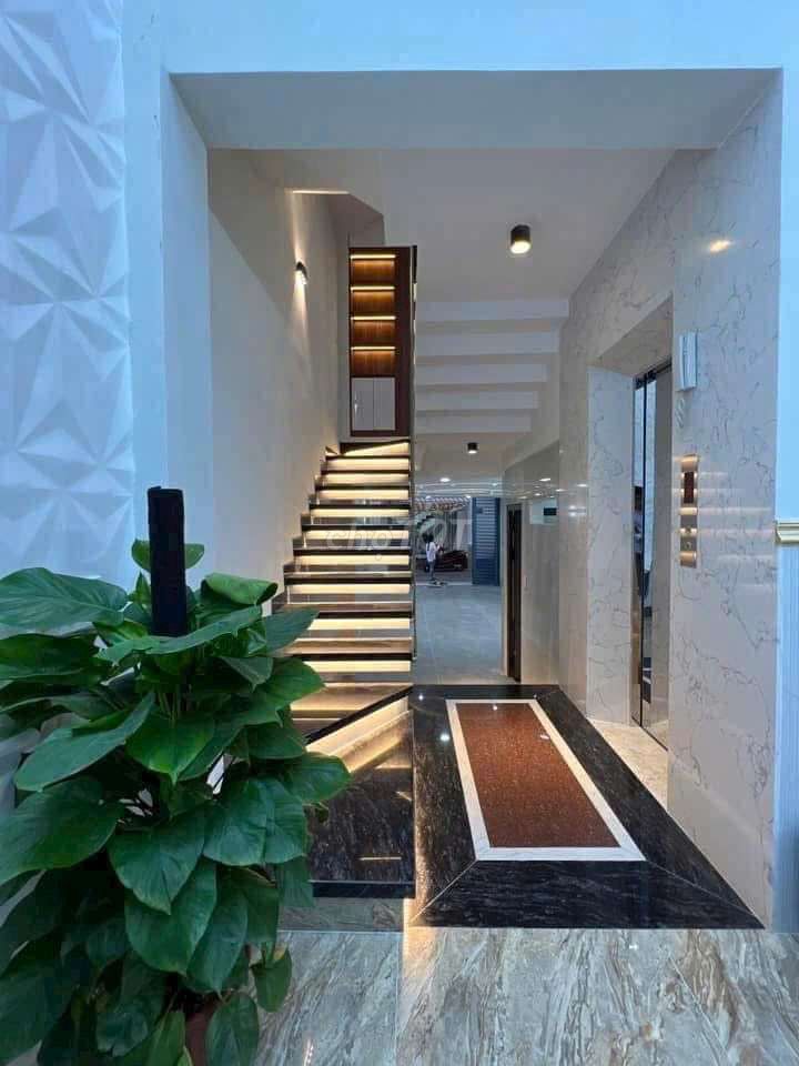 Rent the original apartment with the elevator.