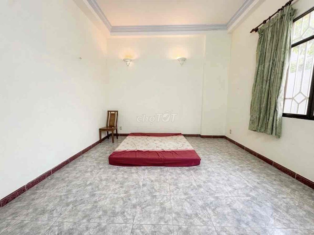 Rent a Bình Lợi, 133, Bình Thạnh. area 5 x 20 meters. It costs 23 million a month.