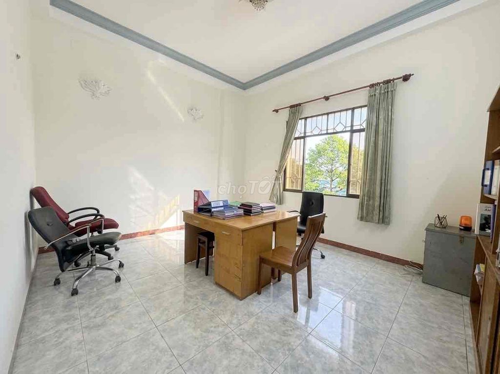 Rent a Bình Lợi, 133, Bình Thạnh. area 5 x 20 meters. It costs 23 million a month.