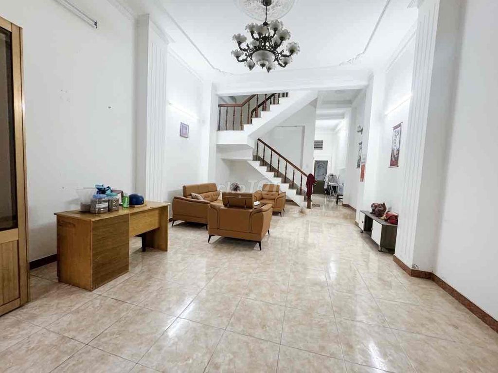 Rent a Bình Lợi, 133, Bình Thạnh. area 5 x 20 meters. It costs 23 million a month.