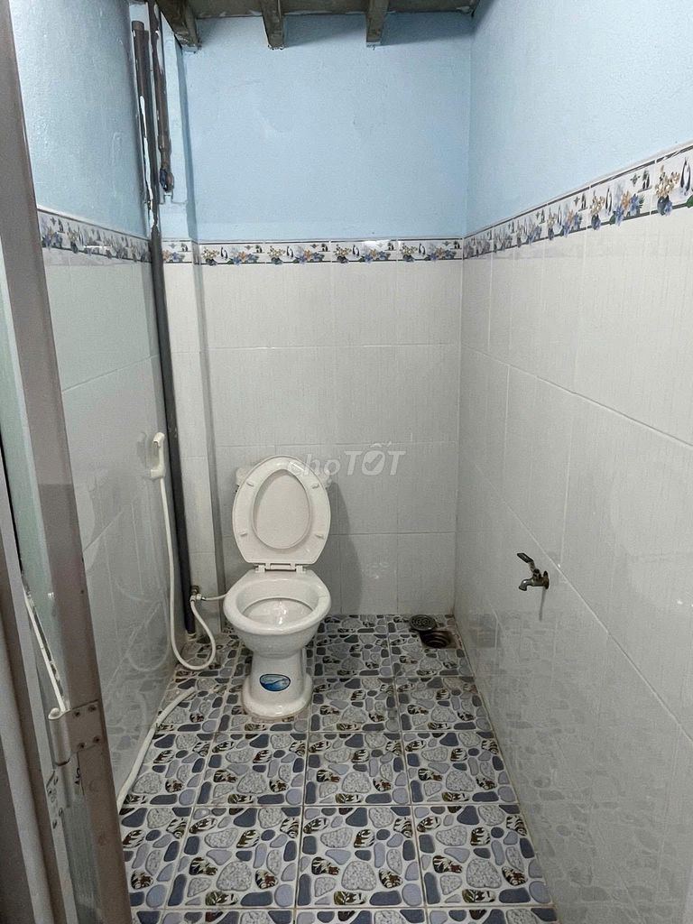 Rent the original house, it's clean, it's got a big price of 65,000 a month.