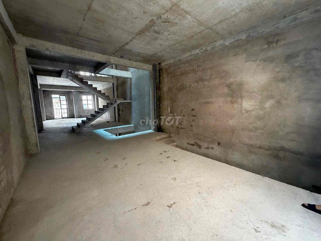 Rent three apartments right next to Cityland Park Hill area: 15 x20 for Cty, service apartment.