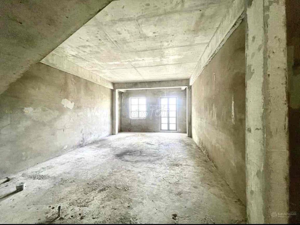 Rent three apartments right next to Cityland Park Hill area: 15 x20 for Cty, service apartment.