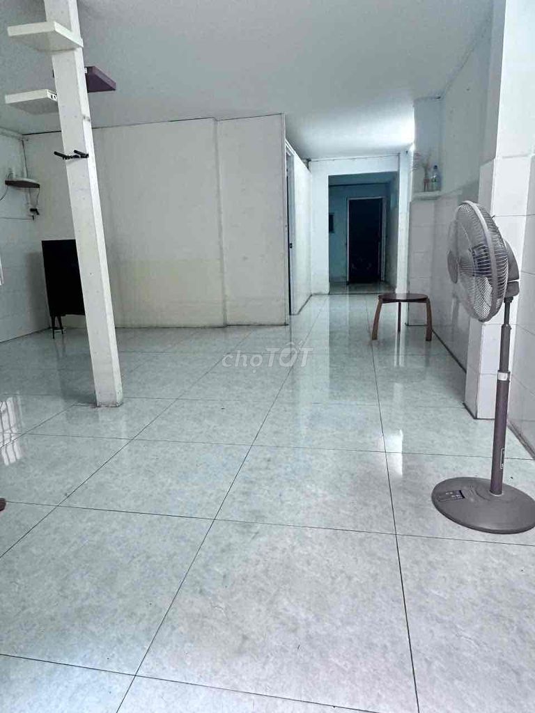 Rent 444/A Phan Xích Long using 200 meters 4 bedrooms for 11 million