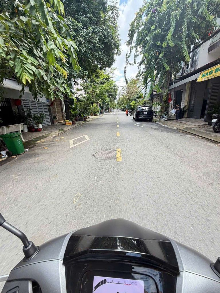 Lê Sao. Tân Phú (3 bedrooms, 2 toilets). There are three air conditionings available. 126 m2 used area