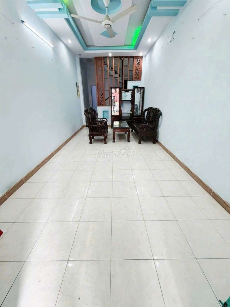 Lê Sao. Tân Phú (3 bedrooms, 2 toilets). There are three air conditionings available. 126 m2 used area