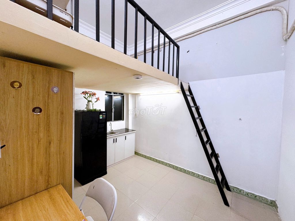 He's staying in a loft at Gò Vấp for only 3 million7.