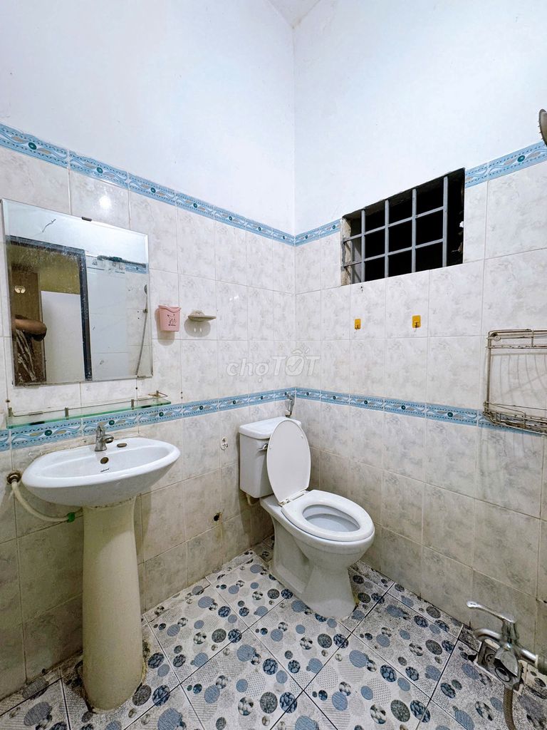 He's staying in a loft at Gò Vấp for only 3 million7.
