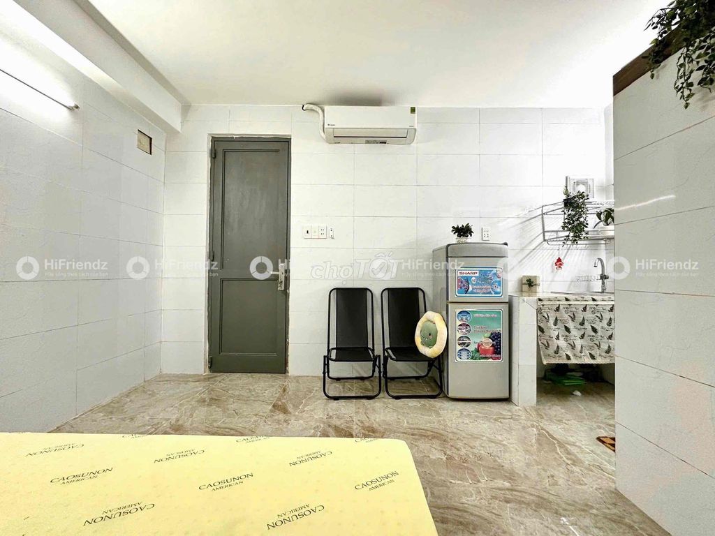 Rent the studio - full furniture in the shower, major donor literature, District 10