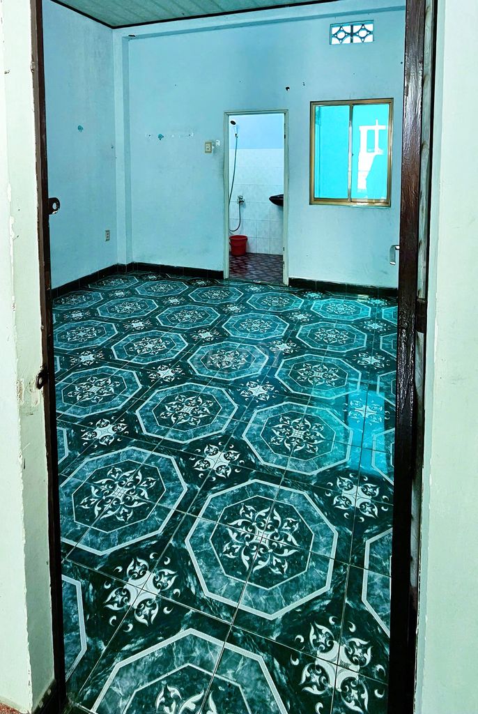 Get a room for women 40 meters by 8 District 3 private toilets, free water + chromium