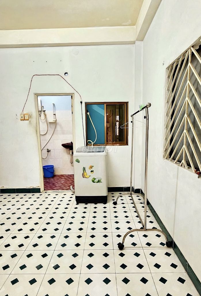 Get women to rent 20 meters, 3 free water, free toilet.