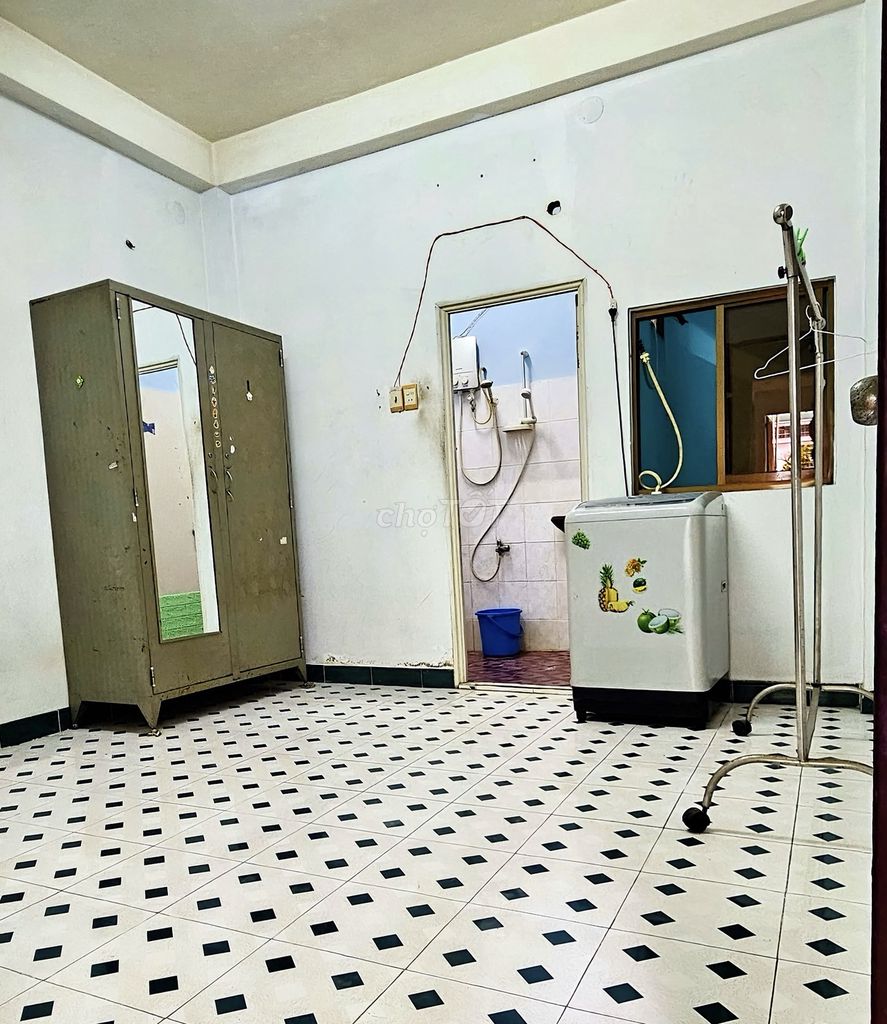 Get women to rent 20 meters, 3 free water, free toilet.