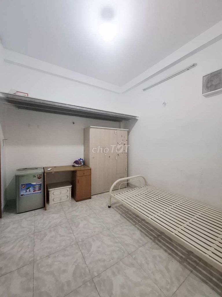 Rent a closed-in-the-house suite in District 10 to 3.5 million a month.