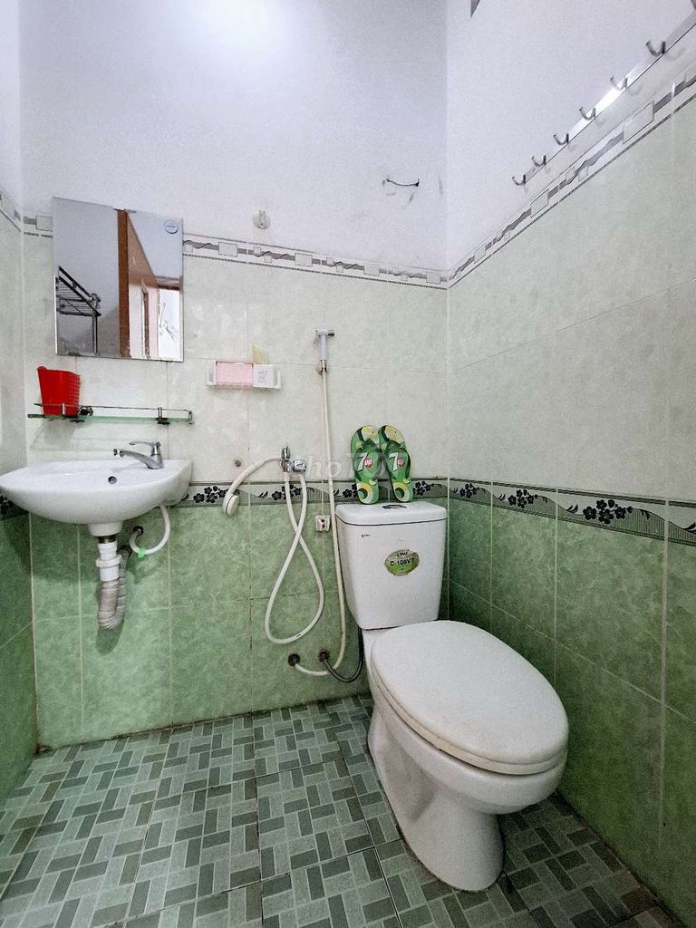 Rent a closed-in-the-house suite in District 10 to 3.5 million a month.