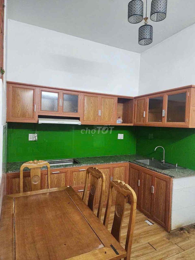 Rent the entire alley with 3.5 million interior.