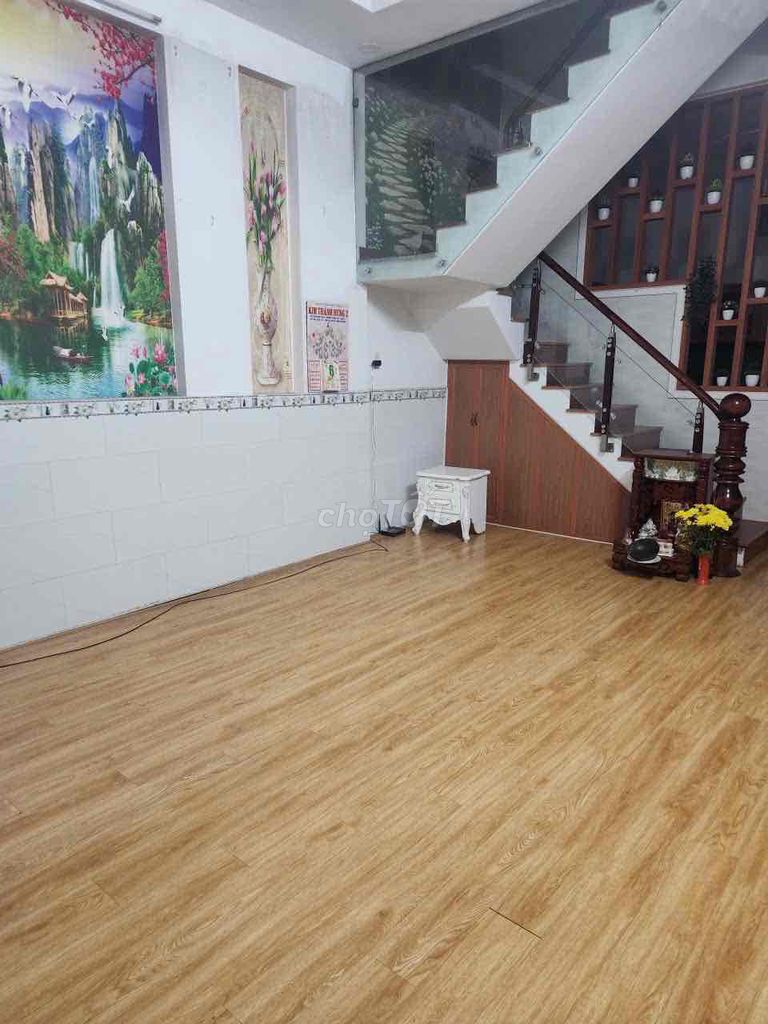 Rent the entire alley with 3.5 million interior.