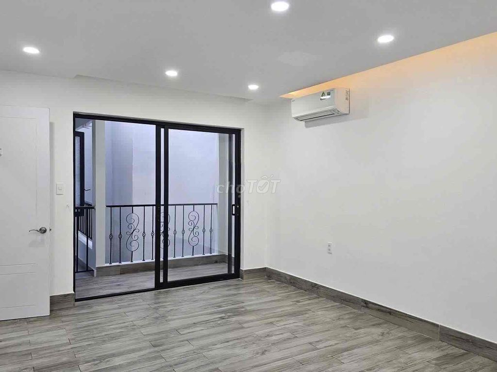 Rent the entire county house 1.10 x 6.5 meters, double-size, 3 bedrooms, price