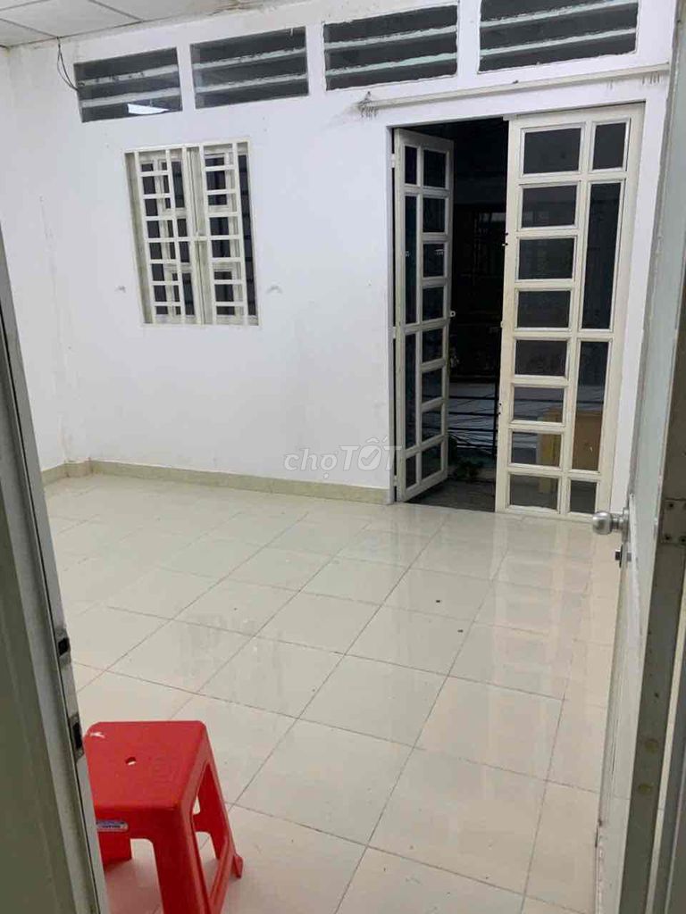 Rent the entire Nguyễn Thượng Hiền Shire Street.