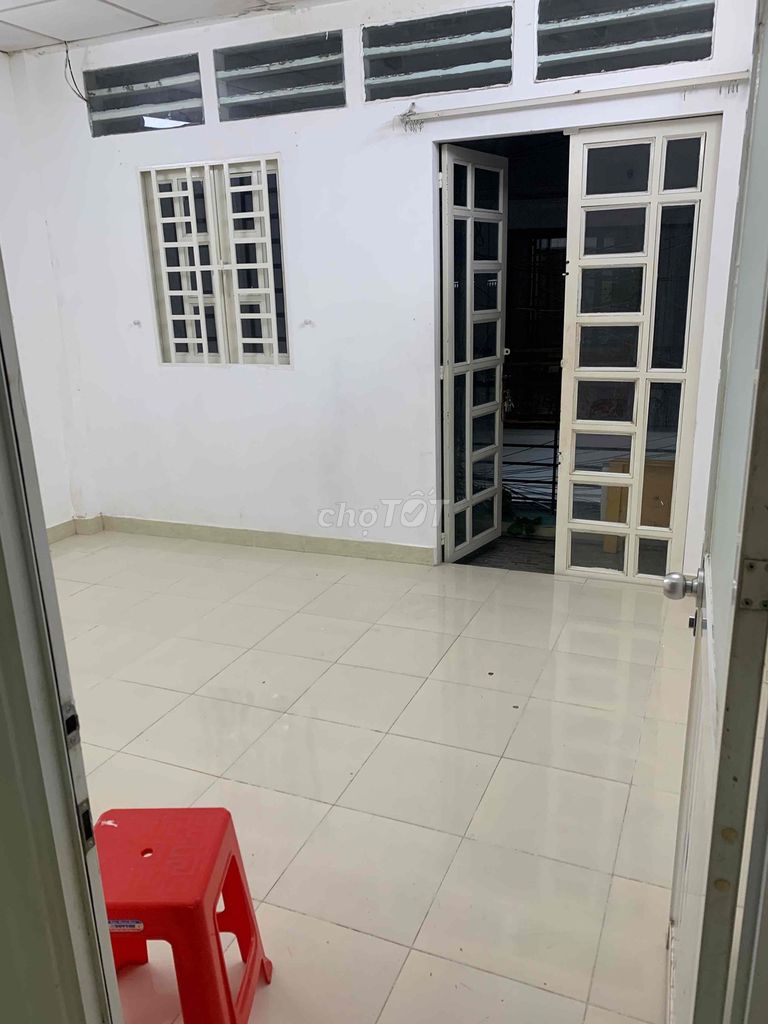 Rent the entire Nguyễn Thượng Hiền Shire Street.
