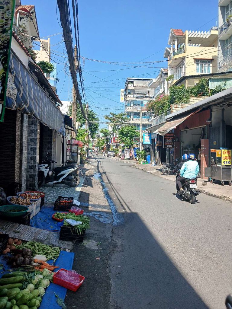 Rent a penthouse on 102/27 Lê Văn Thọ.