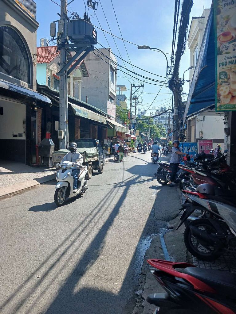 Rent a penthouse on 102/27 Lê Văn Thọ.