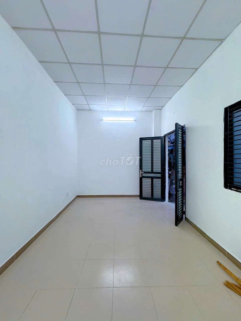 Renting an alleyway on Thiên Hộ Dương.