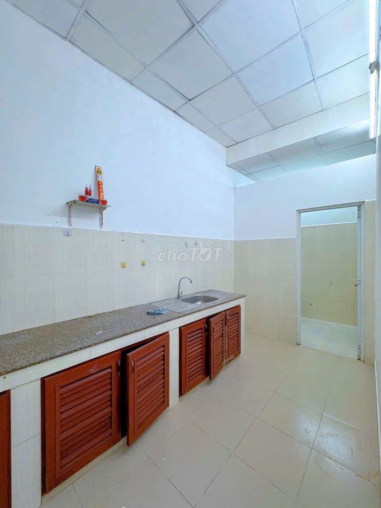 Renting an alleyway on Thiên Hộ Dương.