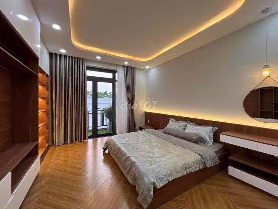 rented Nguyễn Oanh elevator (4 x18) suspended, 3 stories, 4 bedrooms, 5 fu toilets