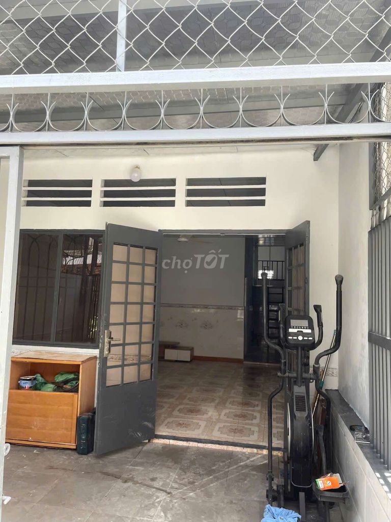 Original, 460-foot-car alley, floating, 2 bedrooms.