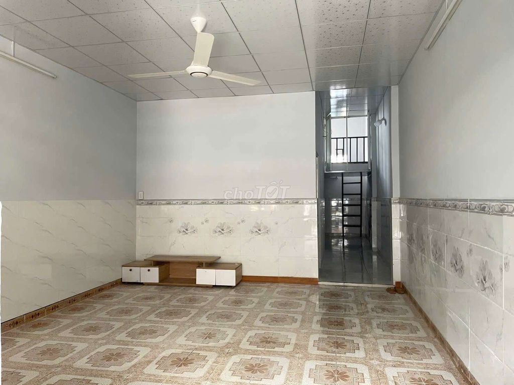 Original, 460-foot-car alley, floating, 2 bedrooms.