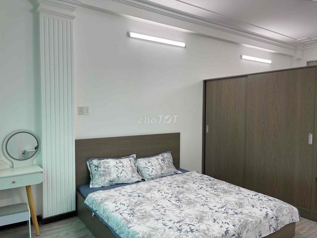 Rent room full senior interior