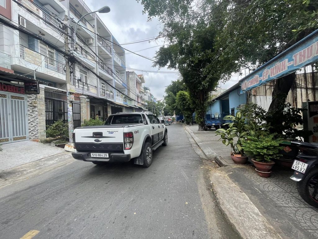 Rent a 33,770 10, District 6, area 4 X 20 M, 3-5.