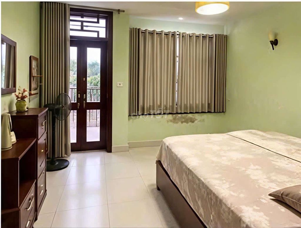 The number one is near Lâm Văn Bền, the second floor of the fourth floor.