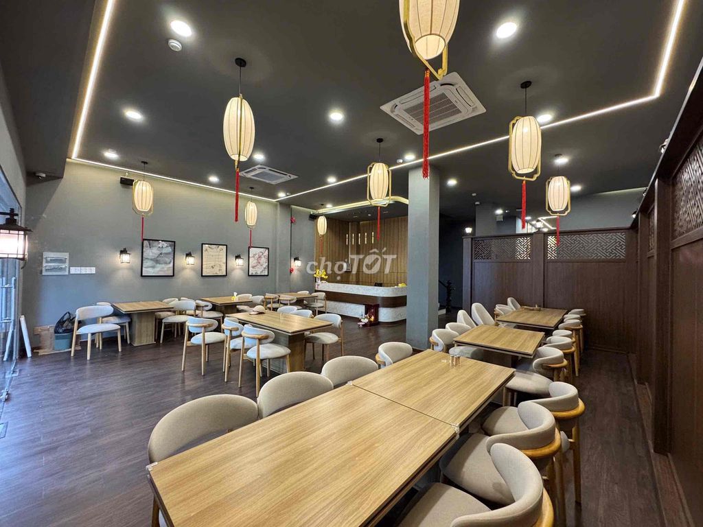Rent 10 meters across cityland center ten by 20 meters four-story engine