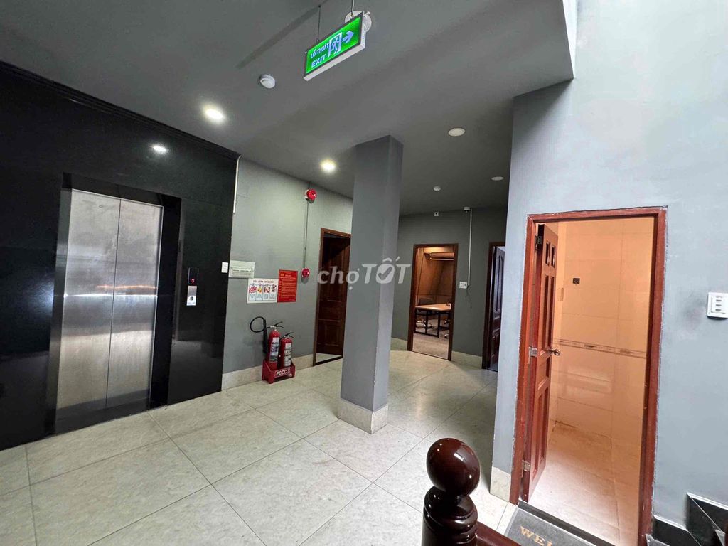 Rent 10 meters across cityland center ten by 20 meters four-story engine