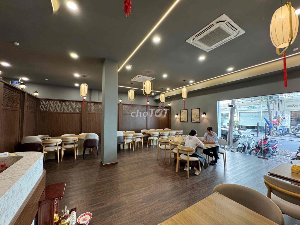 Rent 10 meters across cityland center ten by 20 meters four-story engine