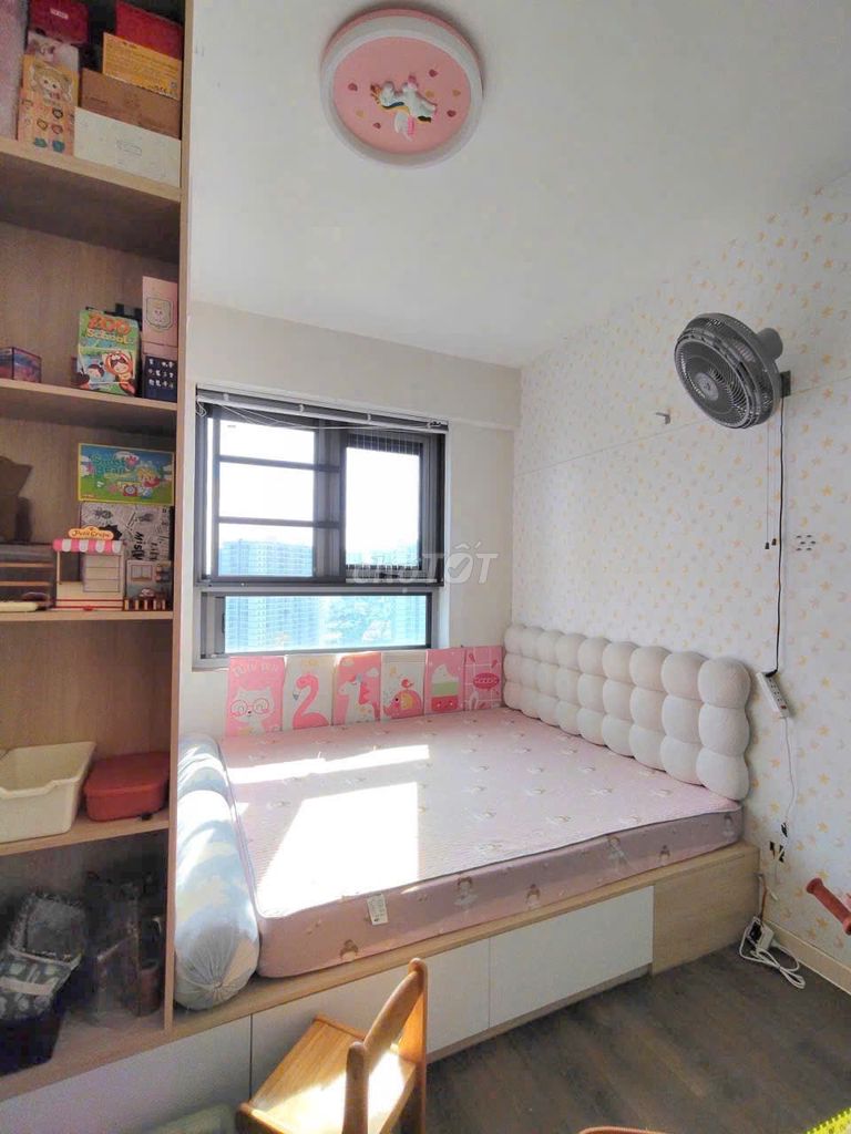 Rent apartment 2 Lux Garden bedroom, full interior, high-line view, uptown.