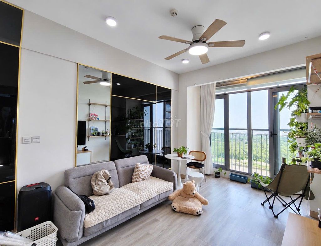 Rent apartment 2 Lux Garden bedroom, full interior, high-line view, uptown.