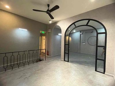 Rent the Sư Vạn Hạnh corner, District 10--Trendo, Jabbers, a floor-- 25 million a month.