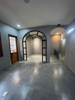 Rent the Sư Vạn Hạnh corner, District 10--Trendo, Jabbers, a floor-- 25 million a month.