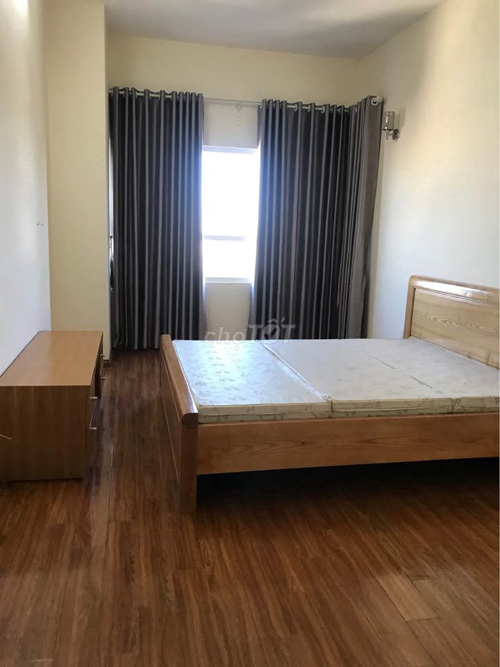 Rent Chung cư Phú Thọ, Nguyễn Thị Nhỏ-Ba 3 bedrooms, ntcb at 14 million a month.