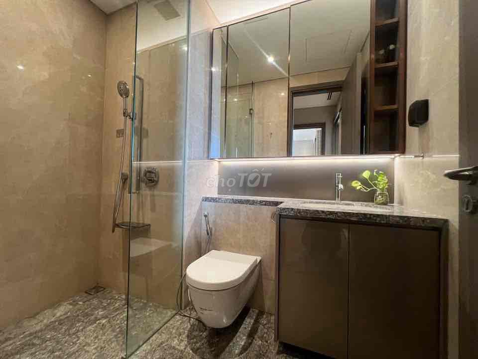 Two bedrooms two full interior toilets near the airport.