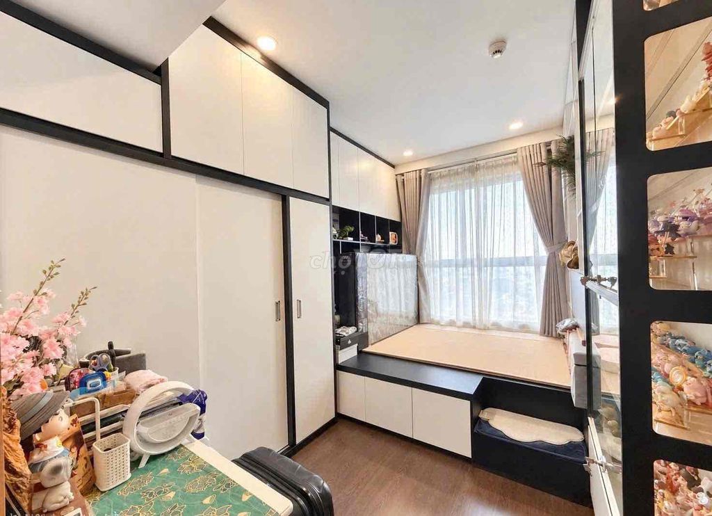 Rent Golden Mansion two bedrooms two full-on furniture near the 75-foot-story airport.